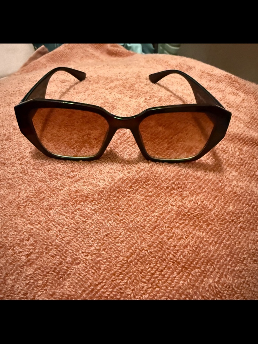 Trendy brown tinted geometric sunglasses